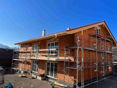 kl-Aktivbau Rohbau mit Dachstuhl