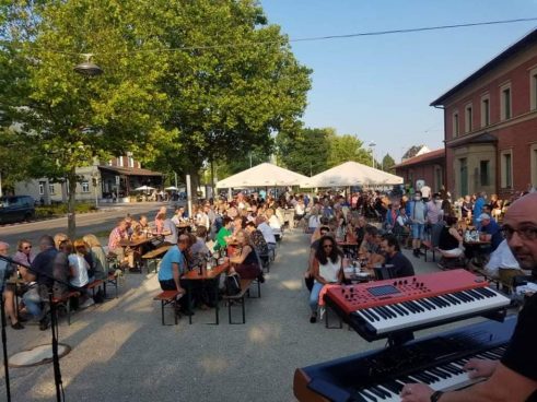 Lifve-am-Bahnhof-Foto Veranstalter