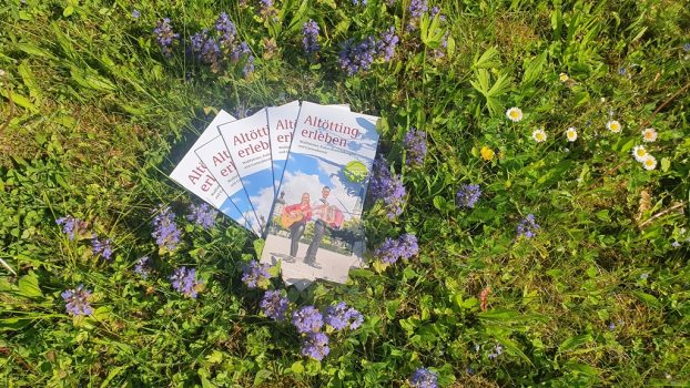 Neue Broschüre Altötting erleben Foto Tourismusbüro Altötting
