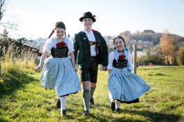 motivierte_Trachtenjugend_Bernadette_Christoph_Anna_Schlaipfer