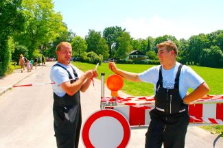 1AbsperrdienstederFeuerwehr_aufgehellt