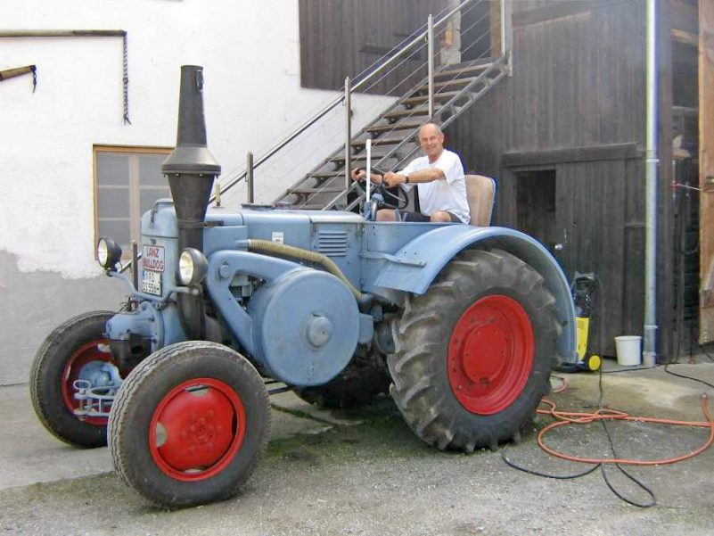 1JosefBauermitLANZBulldog