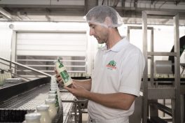 4_MolkereiBGL_Paul-Althammer_Etikettensichtkontrolle_RGB