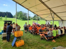 990b45f9-0b97-4263-a165-74e4cb3d72fe