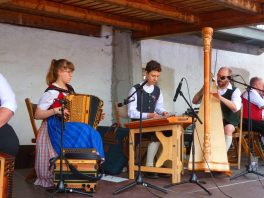 Auftritt Waldgau beim Drumherum 2022-2_aufgehellt