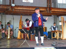 Auftritt Waldgau beim Drumherum 2022-3_aufgehellt