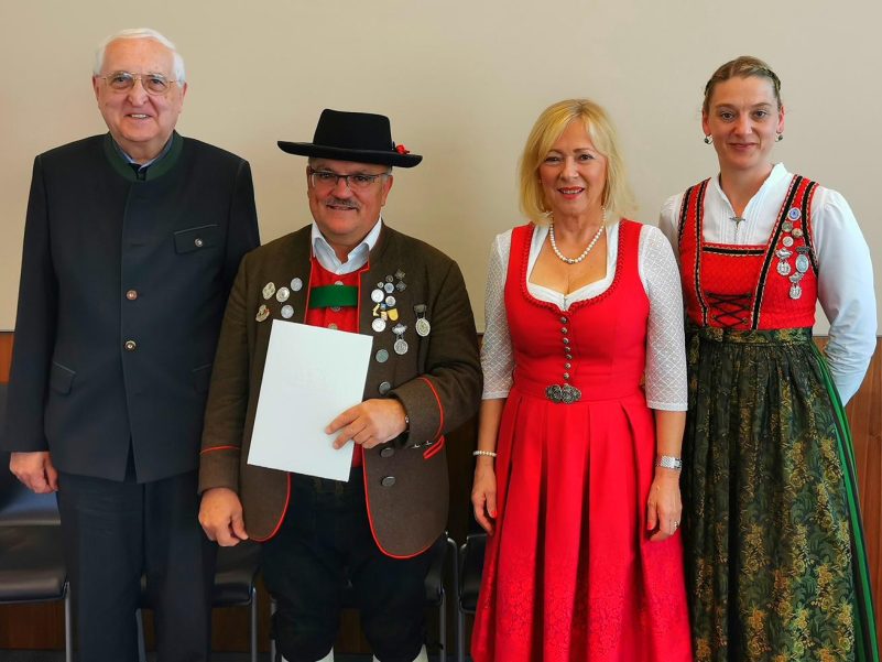 Bild_Ehrennadel_2022_aufgehellt