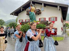 kl-Edelweisser Trachtendirndl mit der hl. Notburga_Foto H. Reiter