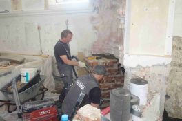 1Arbeiten am Seitenaltar