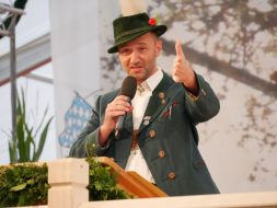 Ansager Heine Albrecht in Aktion