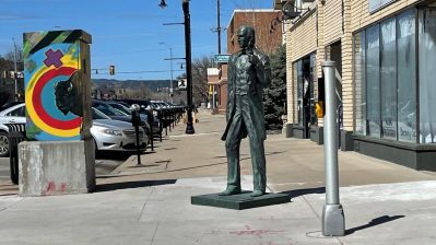 HF-5-3≈10-lebensgrosse Bronzefiguren-IMG_5482