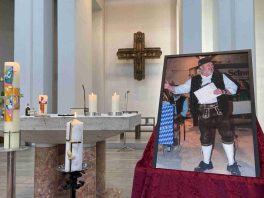 kl-1Altar mit Bild Sepp