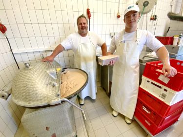 1Grosse mit Gesellen