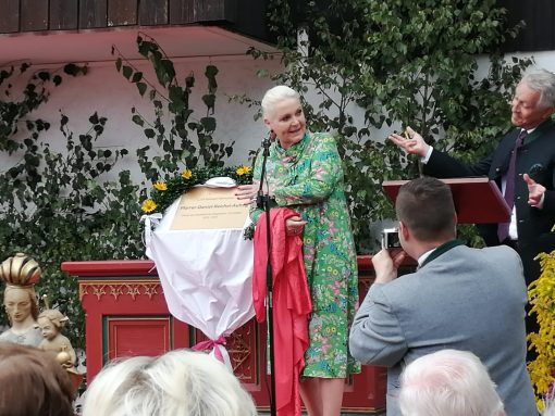 27cc3ac9-5c72-464c-aa42-ad3e0afd1540