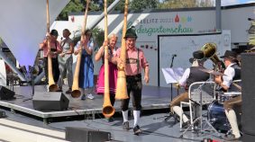 Alphorn-Bavaria-Berlin Bayerntag - Foto LAGA Beelitz Gmbh