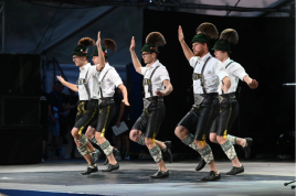 European Championships_Eröffnungsfeier (Schuhplattler vom Trachtenverein Bernau auf der Hauptbühne (Central Roof)
