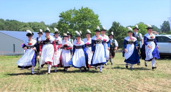 Startklar für das Rahmenprogramm der 'European Championships'_Die Gauplattlergruppe vom Donaugau