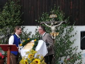 ab32c337-ce9e-443b-aa7f-5352d1e5d611