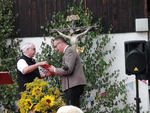 d3ad8198-9df8-4be2-8d7c-2672cf80f3ca