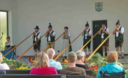 kl-1Hafenstoana Alphornbläser