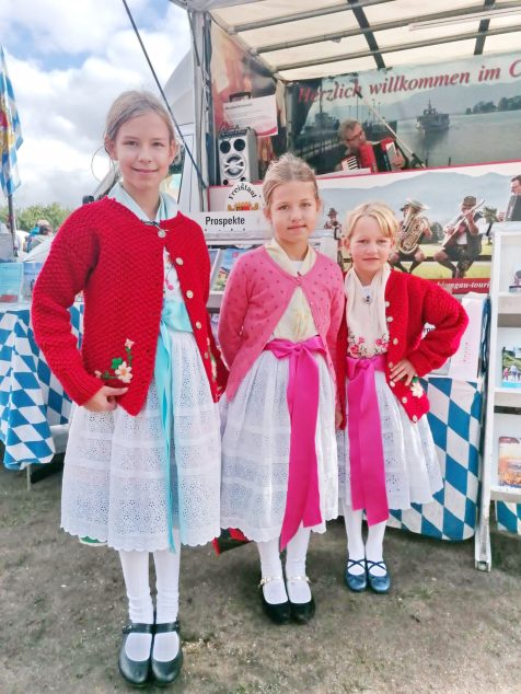 1SpreewälderDirndlinTracht