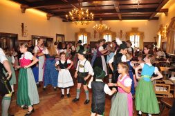 2_Auseinand und wieder z'samm_Kinder- und Jugendvolkstanz in Pleiskirchen