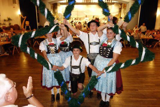 Aktive Gruppe beim Sterntanz