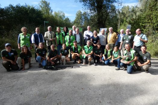 Foto 3 Gruppenfoto Ehrengäste und Gebietsbetreuer Oberbayern (1)