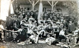 Gruppenaufnahme alt - Fahnenweihe