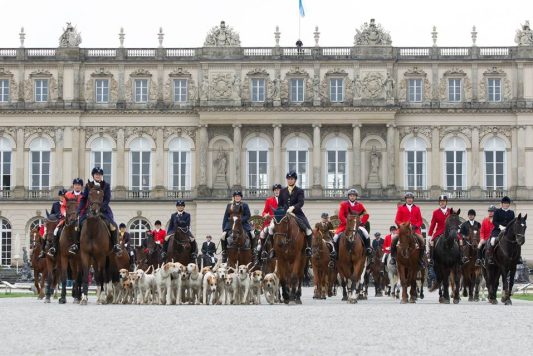 Herbstjagd vor Schloss