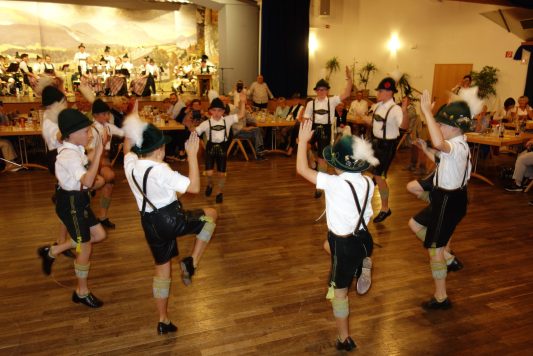 Kindergruppe beim Häuslratz