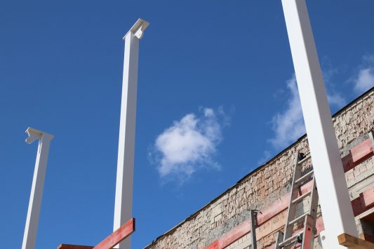 Schulausschuss_Realschule Bad Aibling Baufortschritt_29.09.22_Stahlkonstruktion_kl