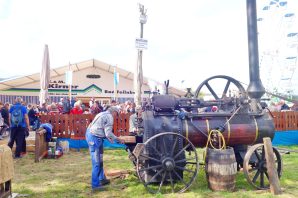 1 Dampfmaschine-Zelt-Riesenrad