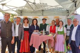 1_le_ob_Gruppenfoto STMin Kaniber und Bürgermeister