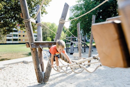 Dreieckspodest_© Richter Spielgeräte GmbH