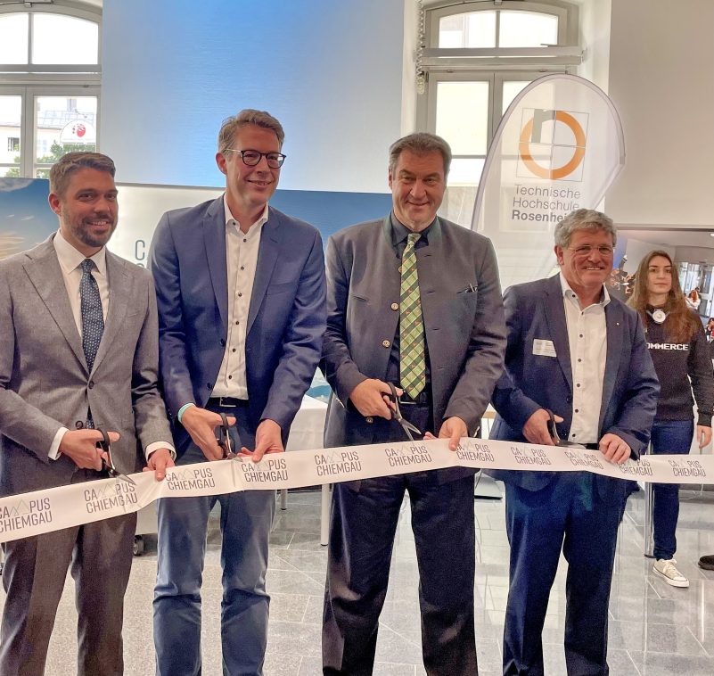 Gruppenbild_Eröffnung_Innovationslabor