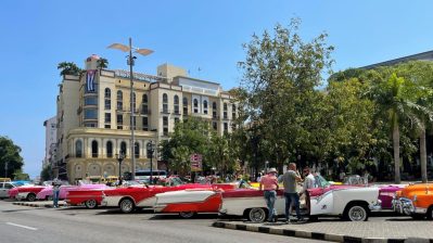 HF-9-1≈04-Autos vor 5 Sterne Luxushotel-IMG_6811