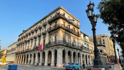 HF-9-1≈08-Runtergekommen und Restauriert nebeneinander-IMG_6841