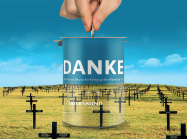 Sammlung_Plakatmotiv_Büchse_vor_Gräberfeld