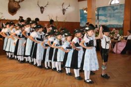 kl-02 - Auftanz der Kinder-, Jugend- u. Aktivengruppe