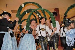 kl-20 Laubentanz der Jugend- u. Aktivengruppe