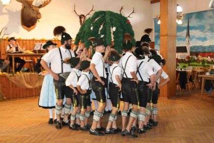 kl-22 Laubentanz der Jugend- u. Aktivengruppe