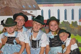 kl-24 Trachtenkinder