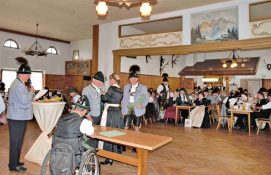 kl-25 Blick in den Saal bei Ehrung