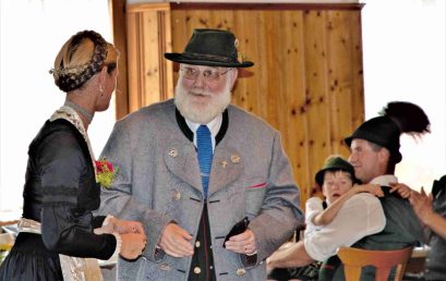 kl-27 Julia mit Pfarrer Weingärtner