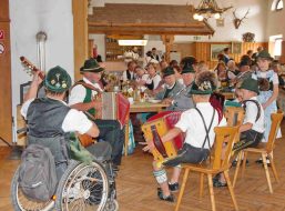 kl-31 Ziachbuam spielen noch zur Unterhaltung