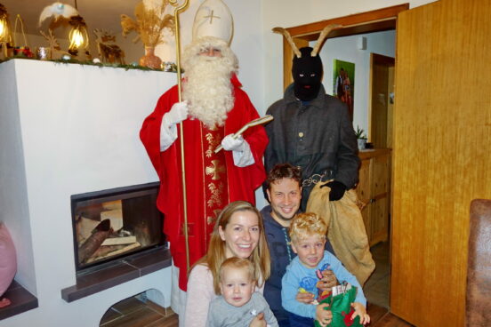 1Nikolaus mit Familie - quer