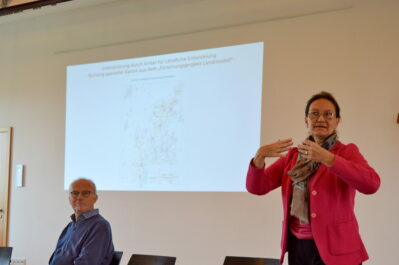 2_le_ob_Monika Hirl erläutert das Wegekonzept