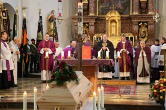 aschau beerdigung pfarrer winkler01