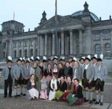 03 Reichertsheimer und Aschauer am dem Reichstagsgebäude